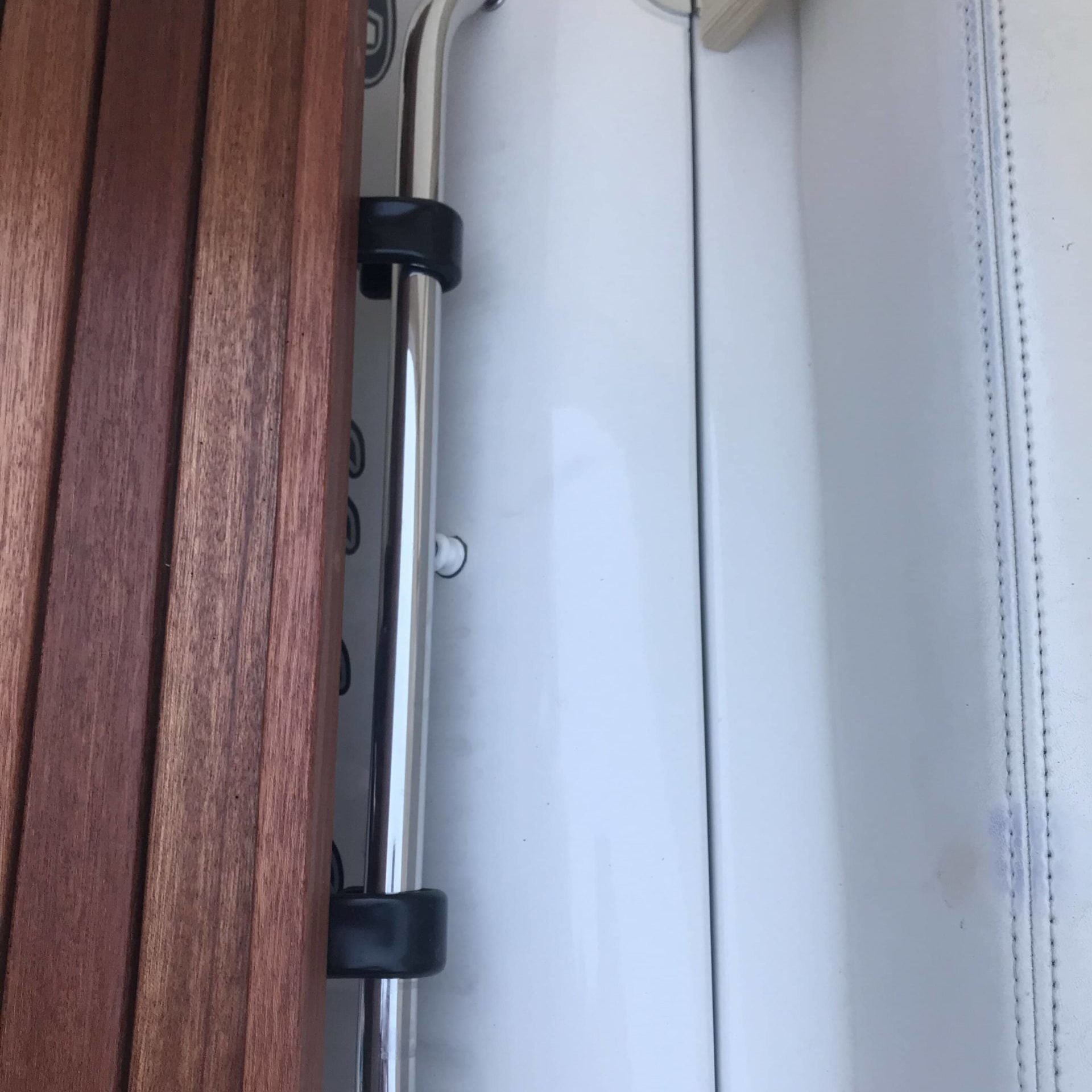 Grab bar table